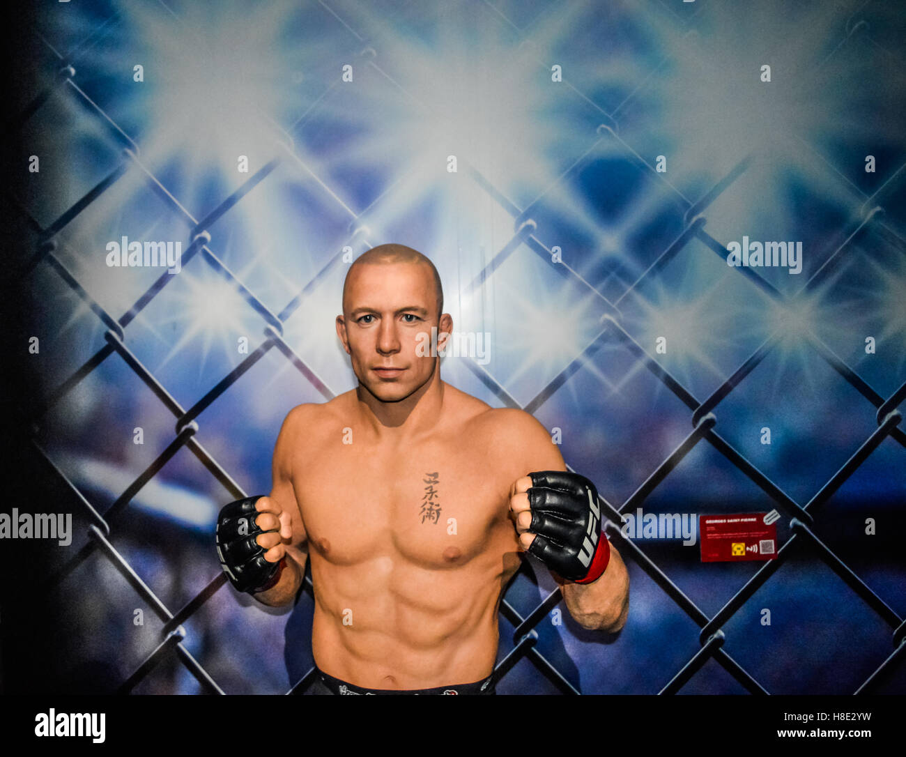 Montreal, Canada - 11 Novembre 2016: Georges St-Pierre statua presso il museo di Montreal. Foto Stock