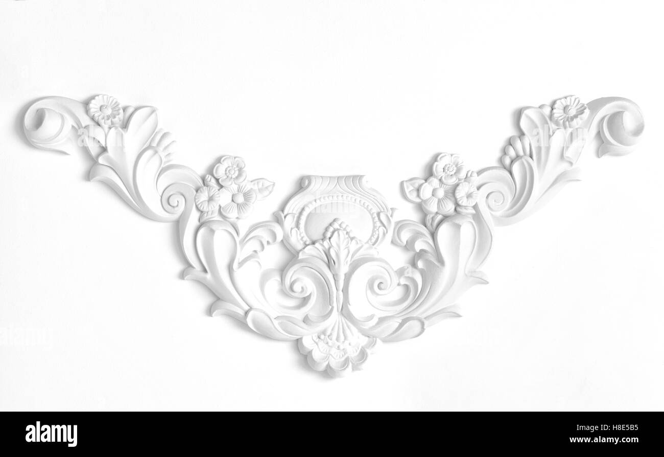 Muro Bianco decorate con stucco elementi decorativi del rinascimento e barocco. Foto Stock