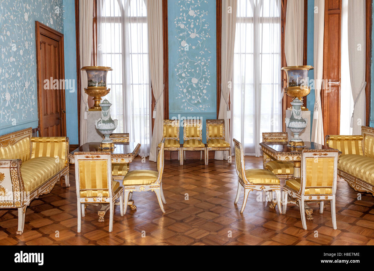 Crimea, Russia - 17 Giugno 2015: vintage interno soggiorno di Vorontsov Palace in barocco e rococò style Foto Stock
