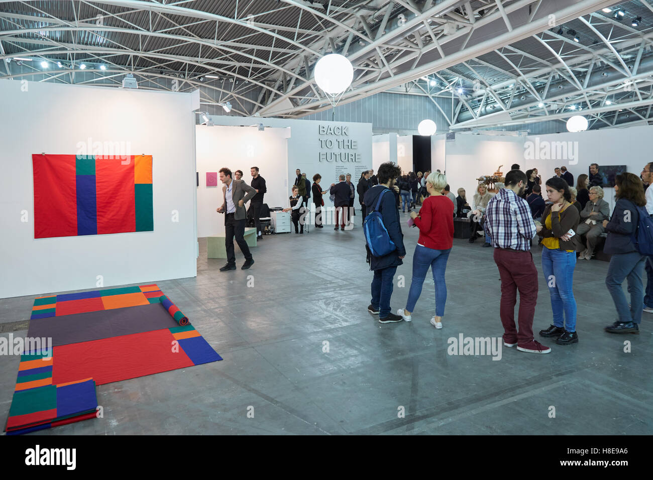 Artissima, fiera di arte contemporanea apertura con persone, gallerie e collezionisti d'arte Foto Stock