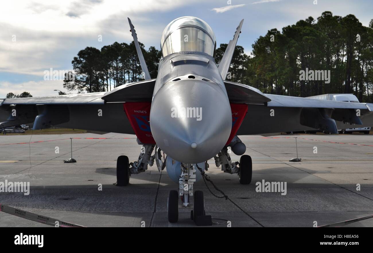 Stati Uniti Navy F/A-18 Hornet fighter jet si prepara per il decollo sulla pista di Pensacola Naval Air Station Foto Stock