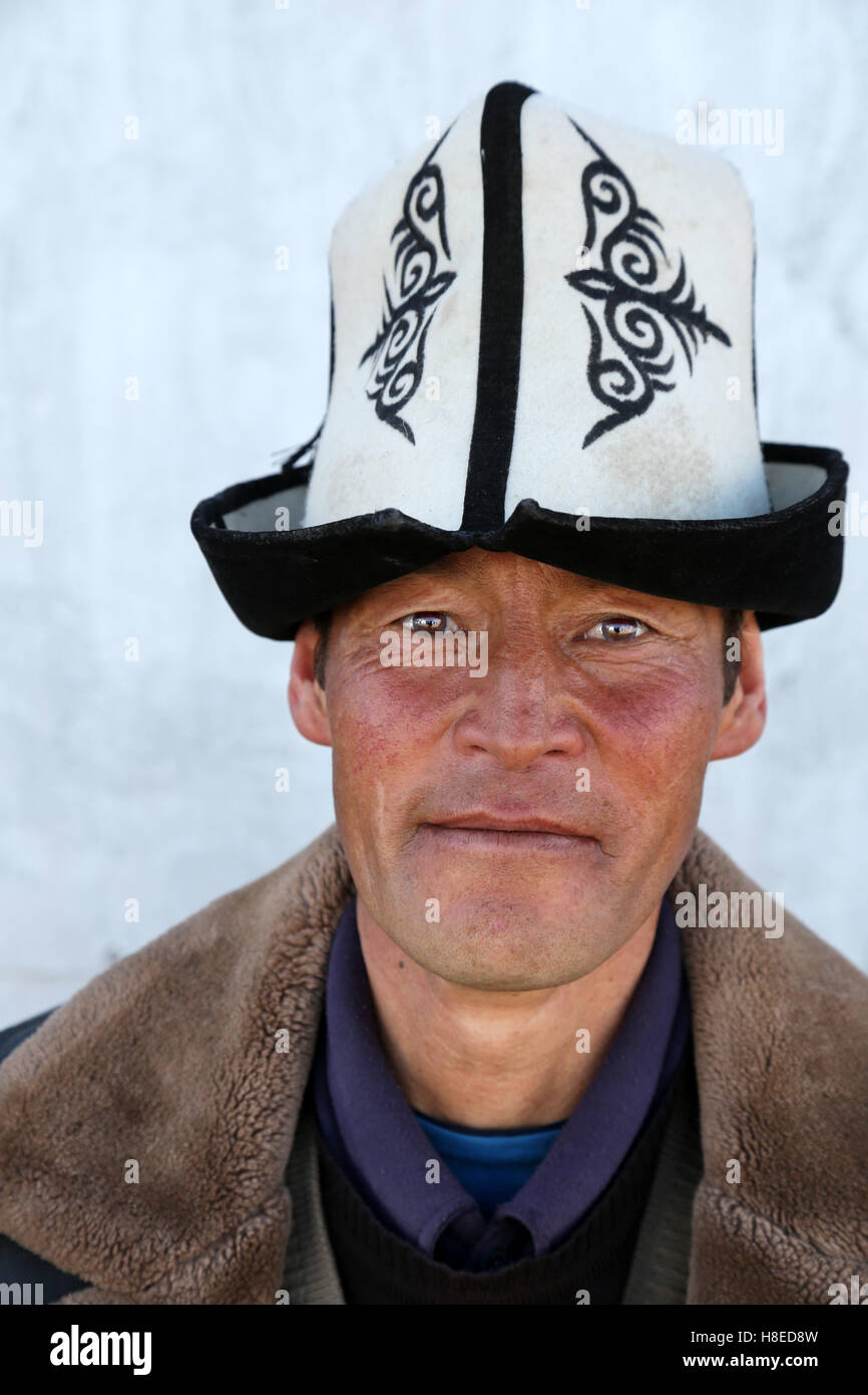 Kyrgyzstan - Ritratto di persone - Gente Viaggi in Asia centrale - La Via della Seta Foto Stock