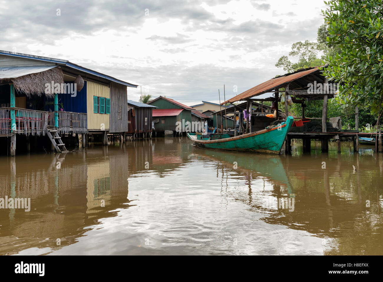 Villaggio galleggiante in Kampot Foto Stock