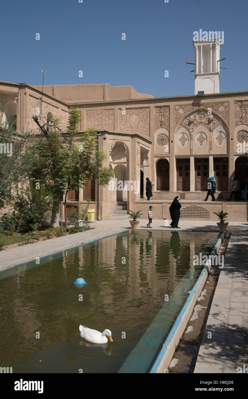 Cortile del palazzo del XIX secolo chiamato Khan-e Boroujerdi, Kashan, Iran, Medio Oriente Foto Stock