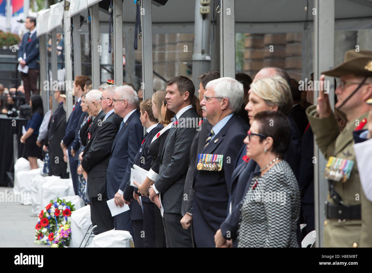 NSW Premier Mike Baird centre, sydney sindaco clover moore vicino a sinistra e Tanya Plibersek al Giorno del Ricordo service,Sydney Foto Stock