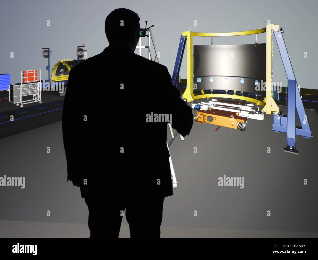 A3D di realtà virtuale del sistema di visualizzazione viene usato per organizzare la produzione all'Safran navicella impianto di Le Havre (Francia) Foto Stock