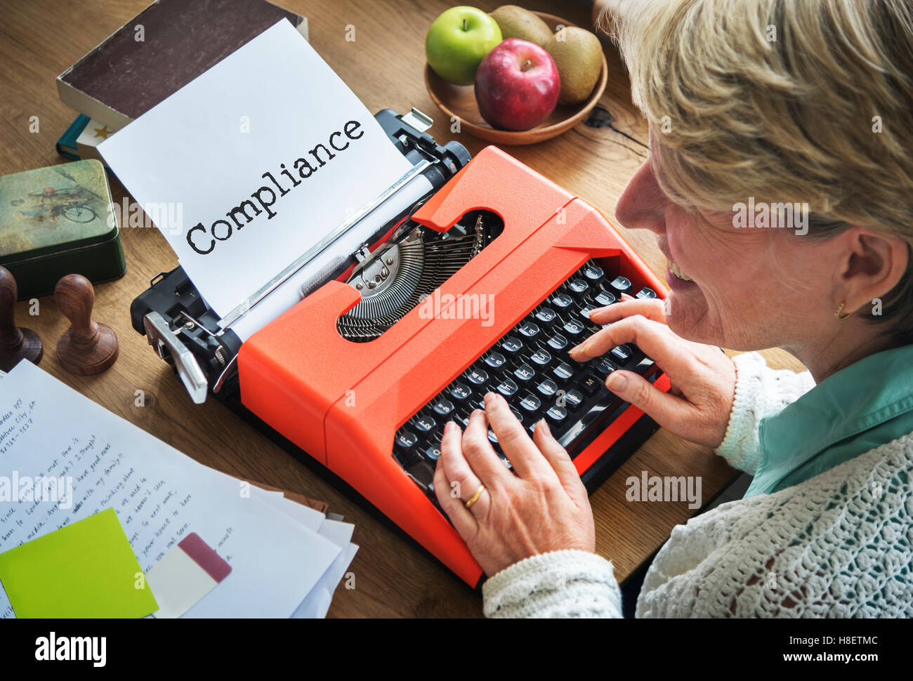 Conformità conformità ufficiale la digitazione di concetto Foto Stock