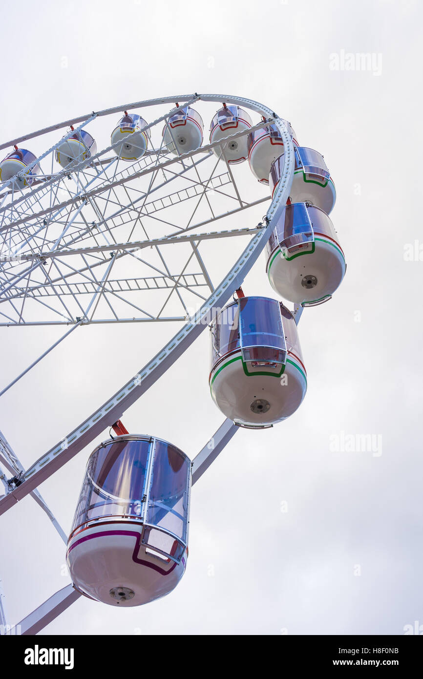 Una ruota panoramica in un luna park Foto Stock