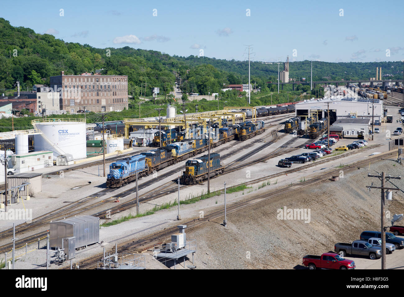 CSX Queensgate cantiere, Cincinnati, Ohio, Stati Uniti d'America con Union Pacific, Norfolk Southern e Burlington Northern Santa Fe locomotori Foto Stock