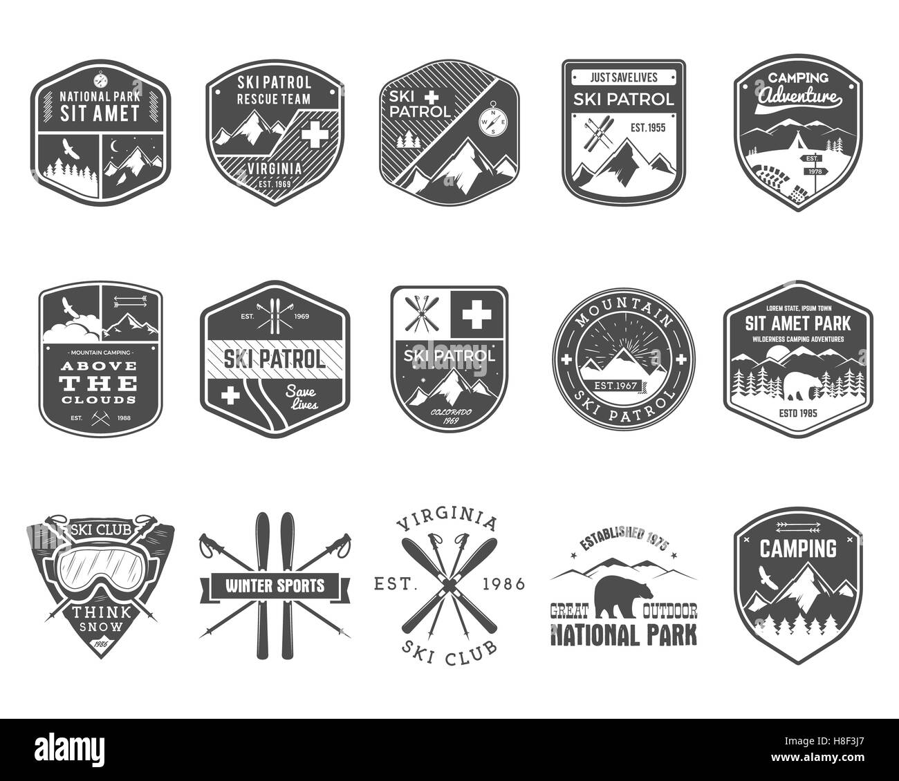 Set di Sci Club Patrol etichette. Vintage Mountain winter camp explorer badge. Outdoor adventure logo design. Viaggio disegnati a mano e hipster insegne monocromatica. Snowboard icona simbolo. Deserto Foto Stock