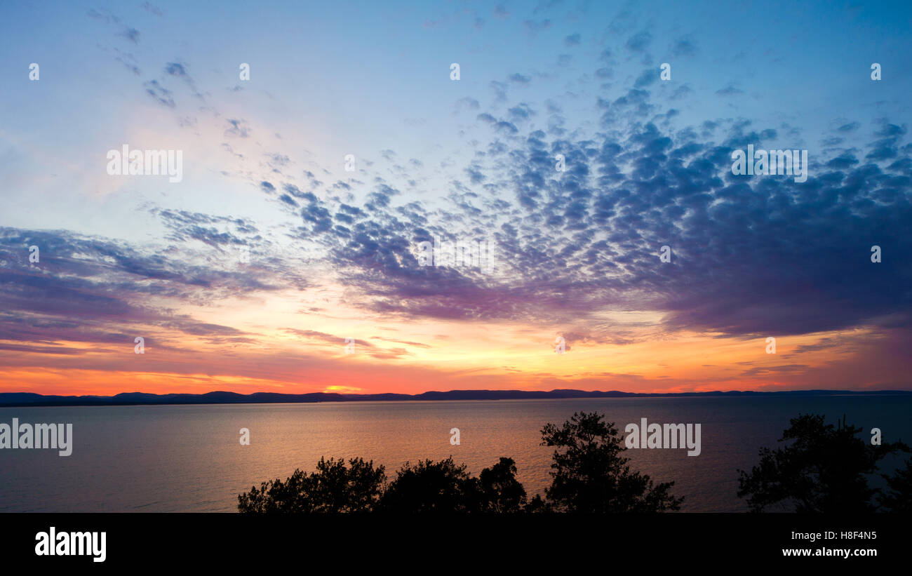 Cielo di nuvole al tramonto vicino a riviere du Loup (QC, CA) Foto Stock