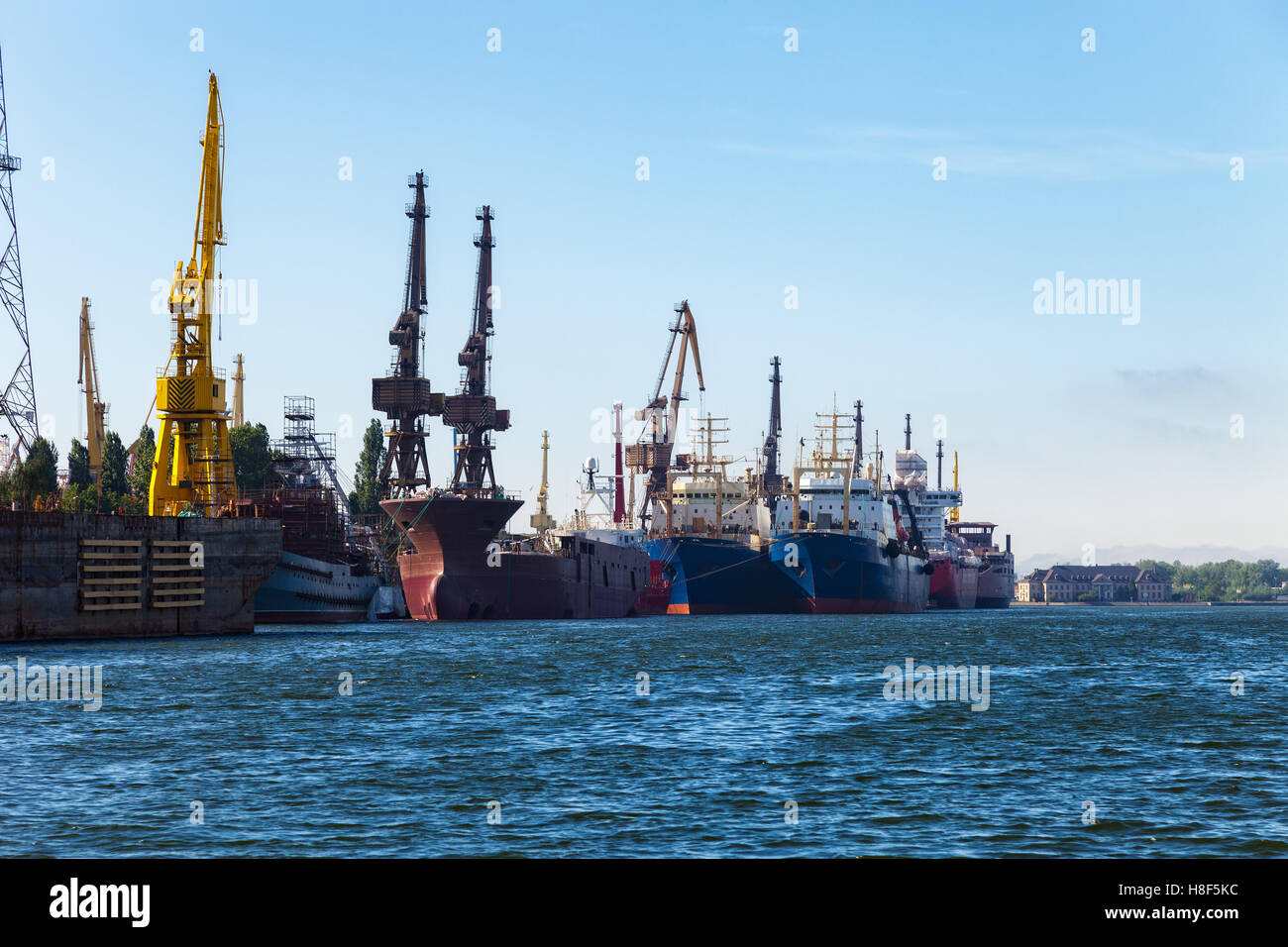 Una delle navi sotto la riparazione al Cantiere di Danzica, Polonia. Foto Stock