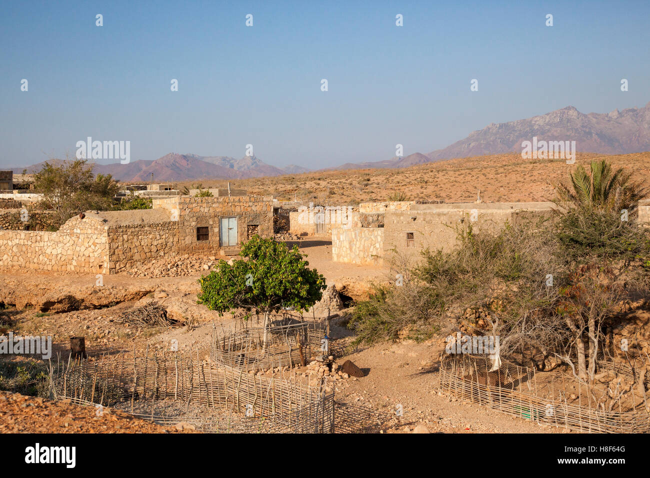 Piccolo villaggio di campagna di Socotra, Yemen Foto Stock