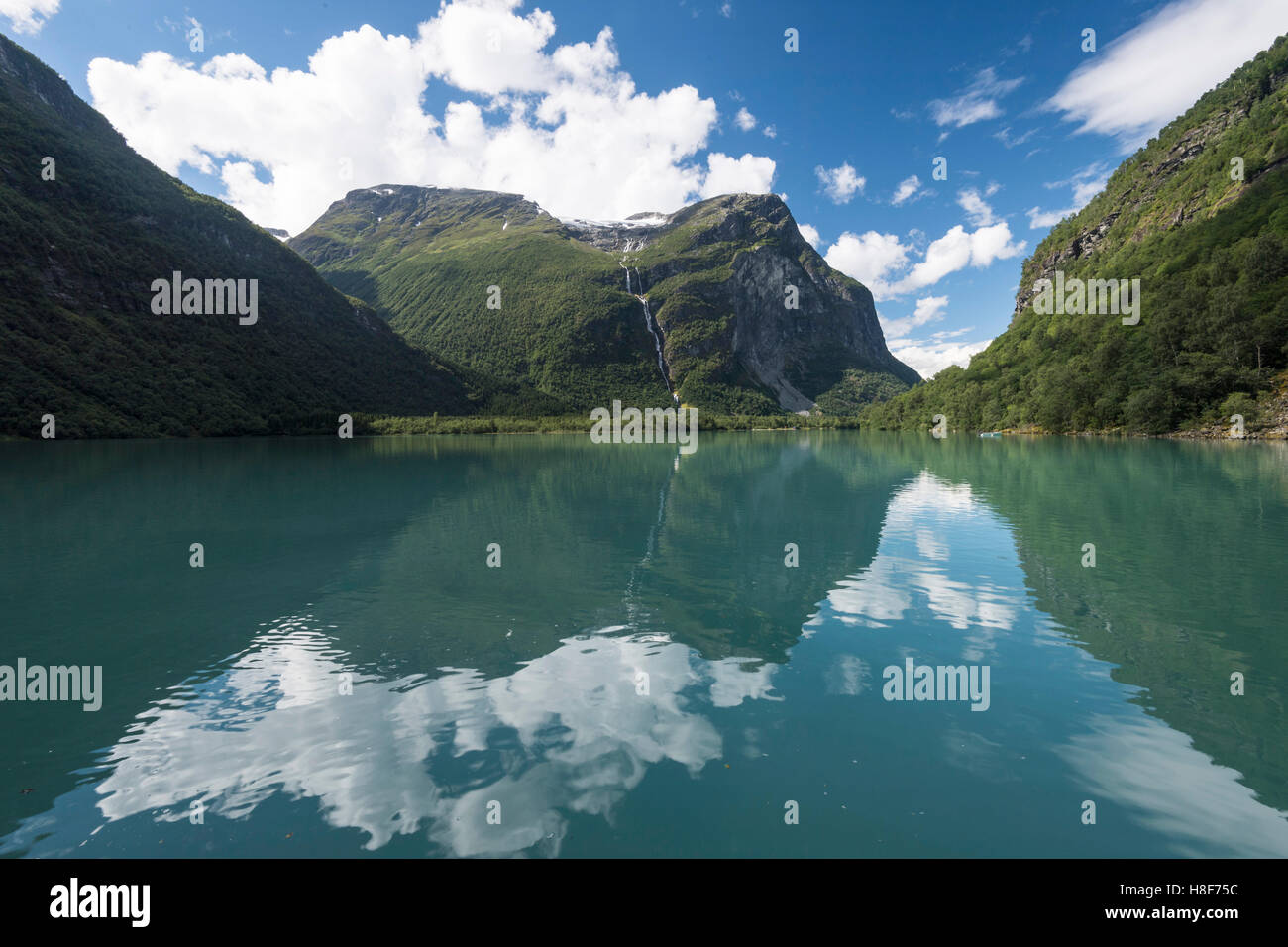 Il lago di Loen, Lovatnet, Loen, Norvegia Foto Stock