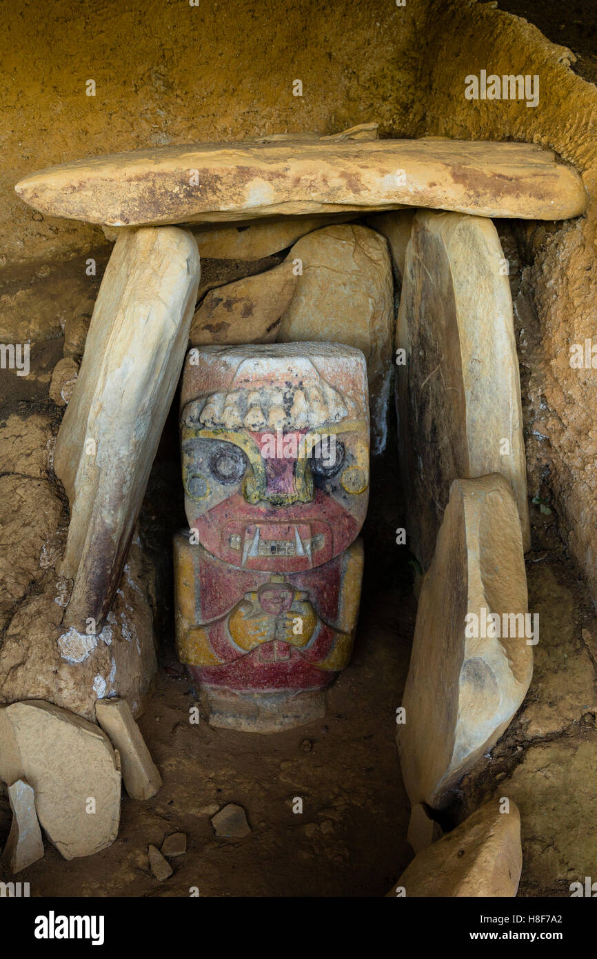 Funerale Pre-Colombian sculture di San Agustin, la civiltà megalitica, El Puritan, il Parco Archeologico di San Agustin, Huila, Colombia Foto Stock