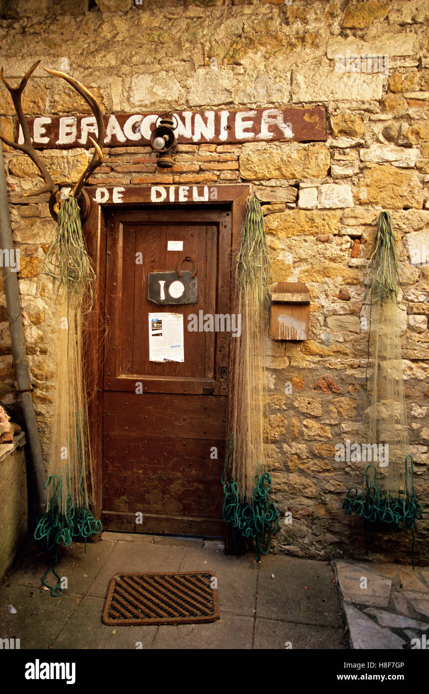 Stranamente chiamato casa 'Le braconnier de Dieu ", " Dio " bracconiere, nel villaggio di Carennac, Lot, Francia, Europa Foto Stock