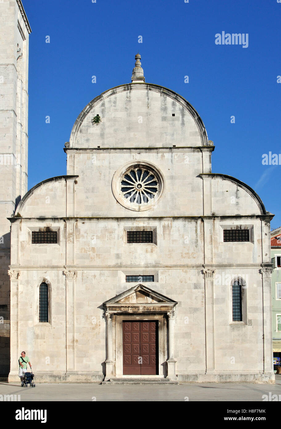 La facciata della chiesa di Santa Maria, Crkva svete Marije, in Zara, Dalmazia, Croazia, Europa Foto Stock