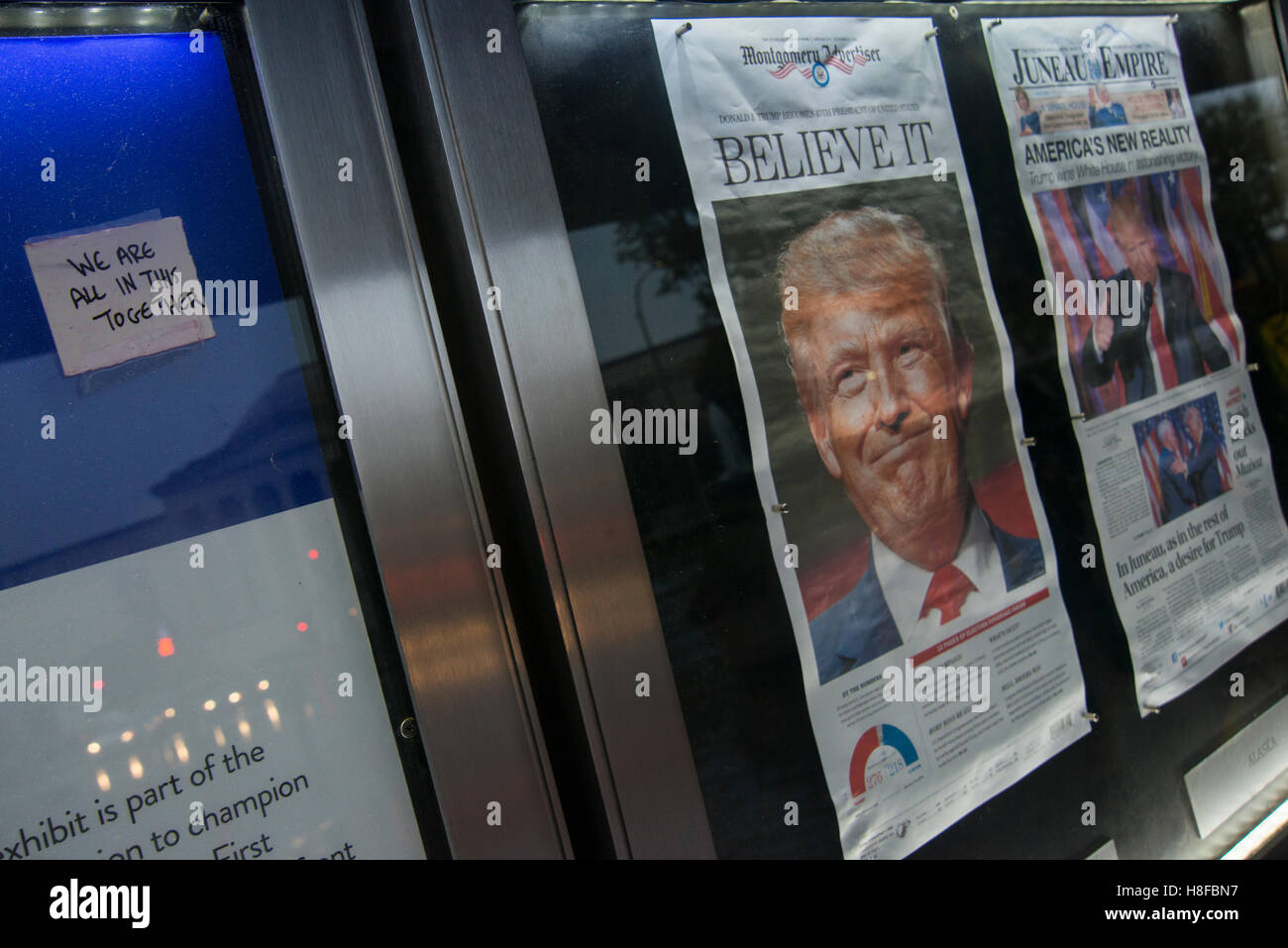 Nov9, 2016 quotidiani con in primo piano la mattina presto dopo l elezione di notte. Credere. Donald Trump vince le elezioni. Foto Stock