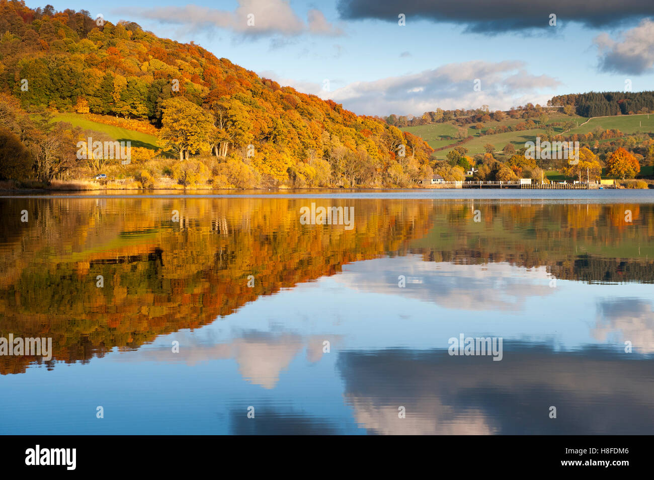 Serata autunnale di sole in Ullswater, Lake District inglese, Cumbria Foto Stock