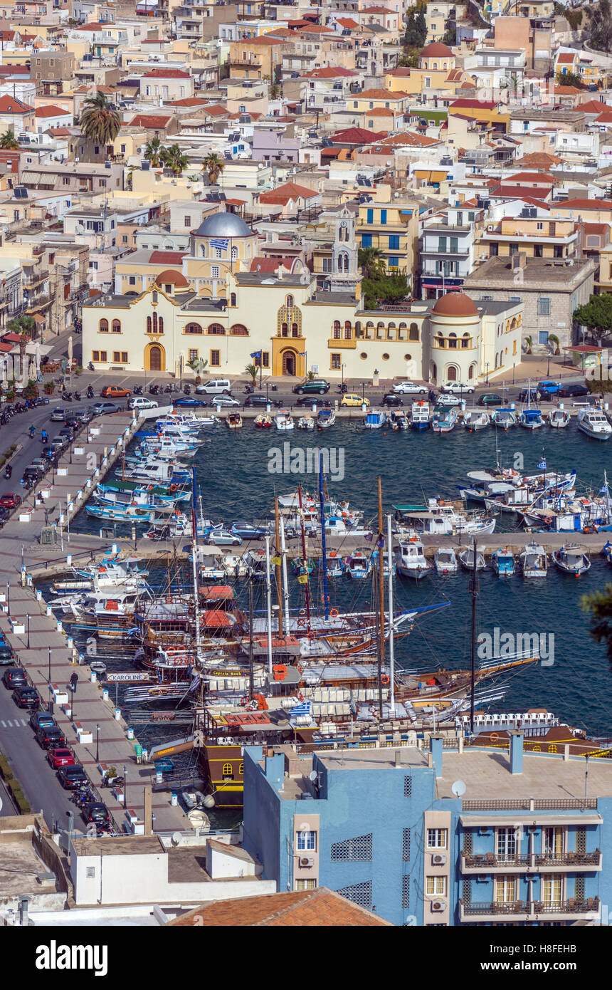 Pothia porto e città principale di Kalymnos dal di sopra, occupato Foto Stock