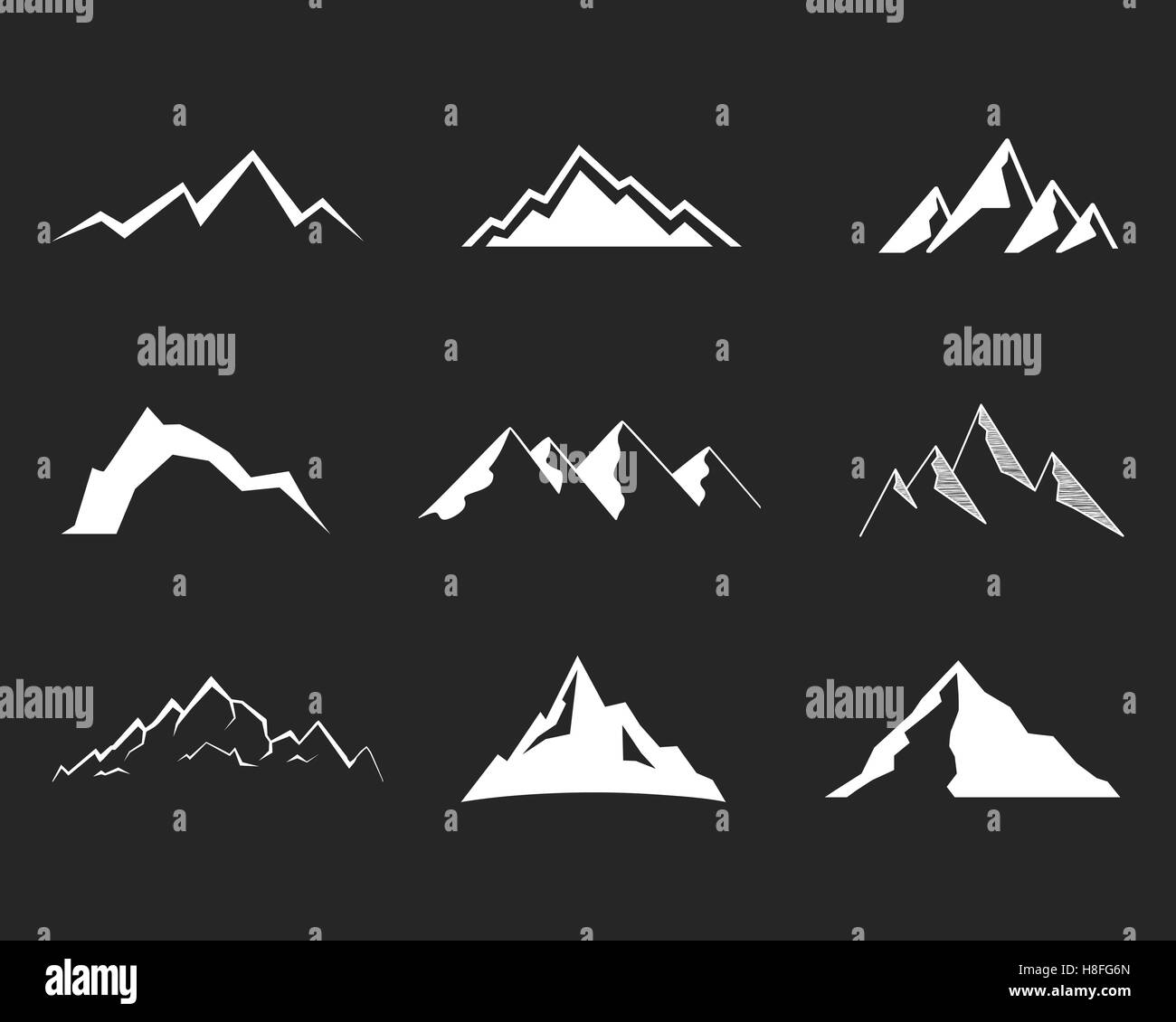 Set di montagna elementi di silhouette. Icona all'aperto. Disegnata a mano snow ice mountain top, simboli decorativi isolati. Li uso per camping logo, etichette di viaggio, alpinismo o escursionismo badge. Vettore. Illustrazione Vettoriale