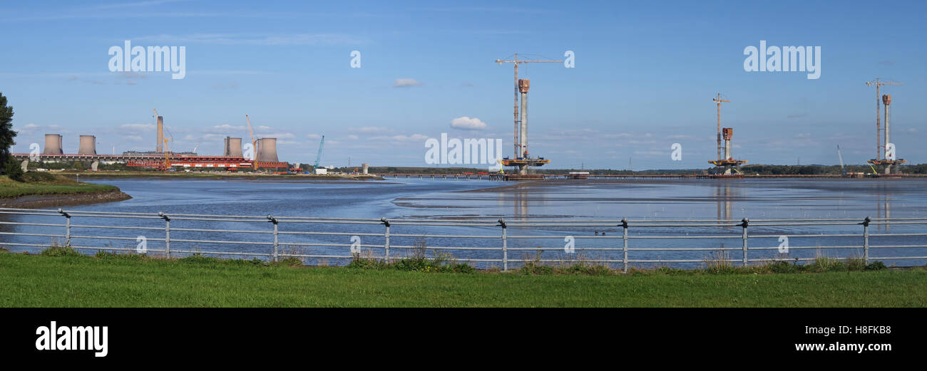 Panorama di nuovo Mersey ponte gateway,essendo costruito, Runcorn, Cheshire, Inghilterra, Regno Unito Foto Stock