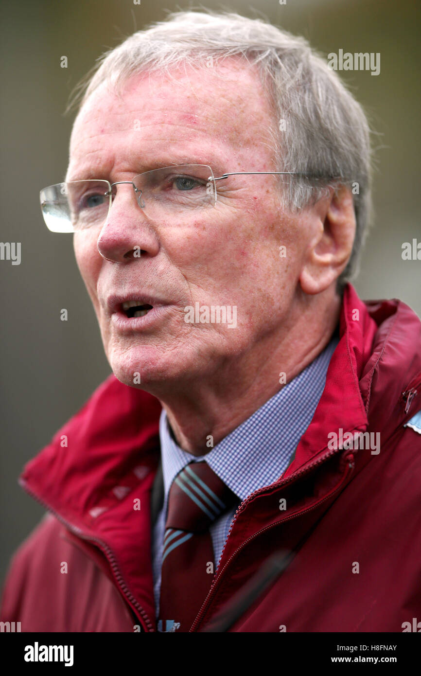 Westfields FC Chief Executive Andy Morris, durante la Emirates FA Cup, primo round in abbinamento a allpay.park, Hereford. Foto Stock