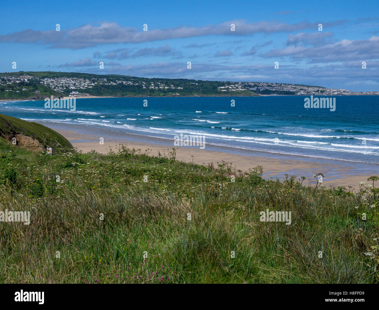 Vista del mare da Haven Holiday Park in Hayle, Cornwall. Foto Stock