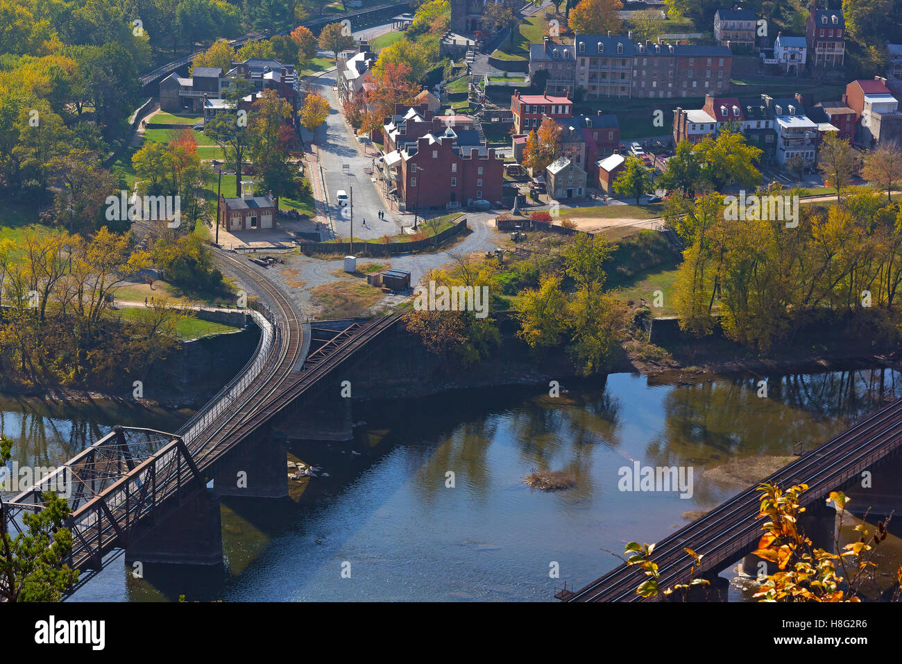 Vista aerea su harpers Ferry città storica in autunno. Foto Stock