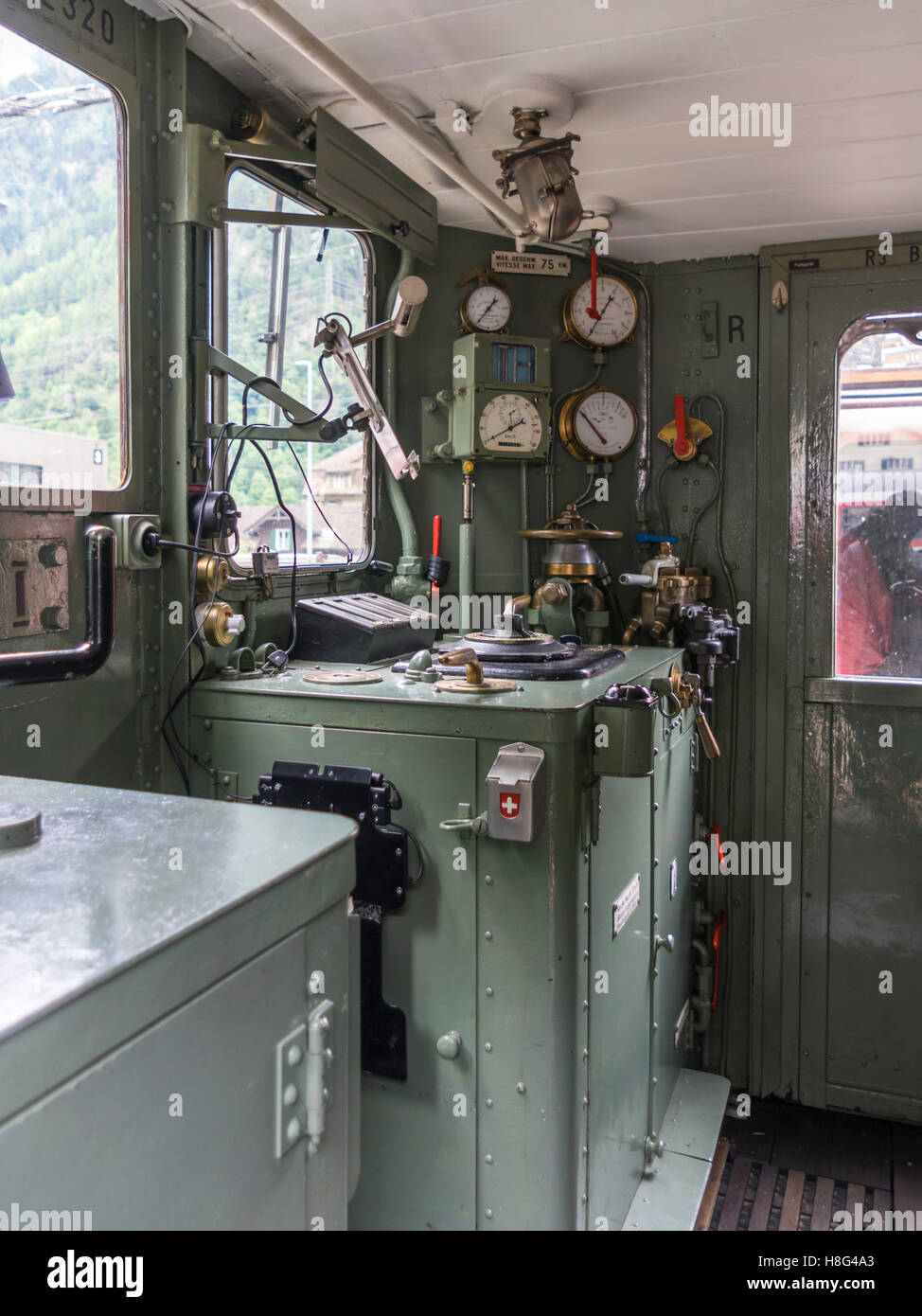 Interno di un vintage Swiss locomotiva elettrica essere 4/6, costruito 1921 da SLM e BBC, delle FFS e delle Ferrovie Federali Svizzere. Foto Stock