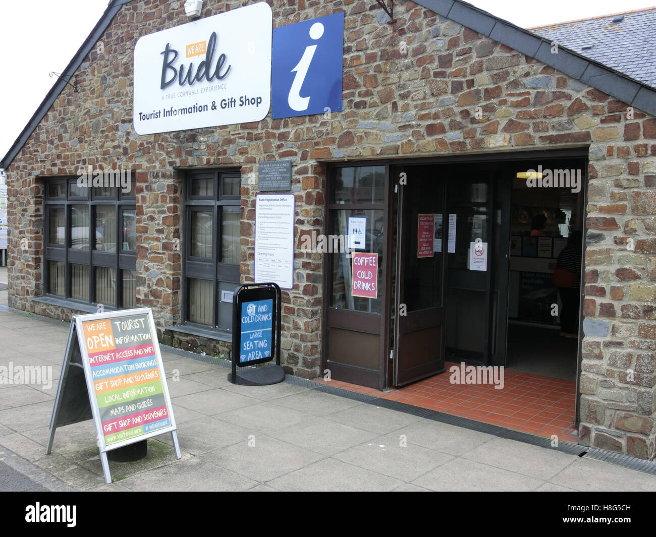 Bude città Informazioni turistiche e negozio di articoli da regalo, Bude, North Cornwall, England, Regno Unito Foto Stock