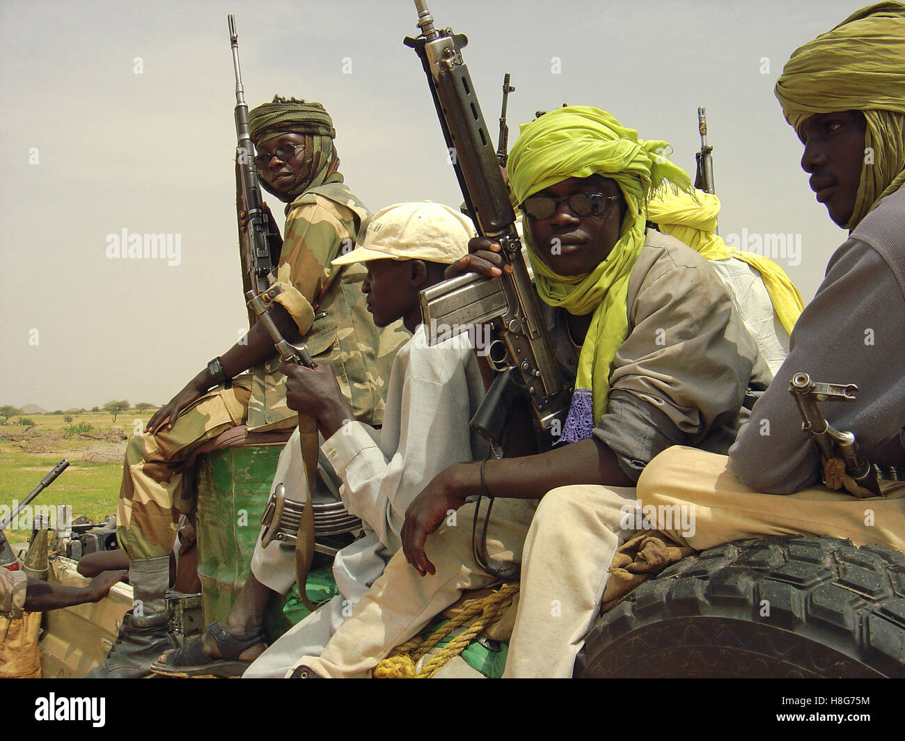 31 agosto 2005 pesantemente armati combattenti SLA vicino al villaggio di Bir Meza, 50 km a nord-ovest di Kutum nel nord del Darfur, Sudan. Foto Stock