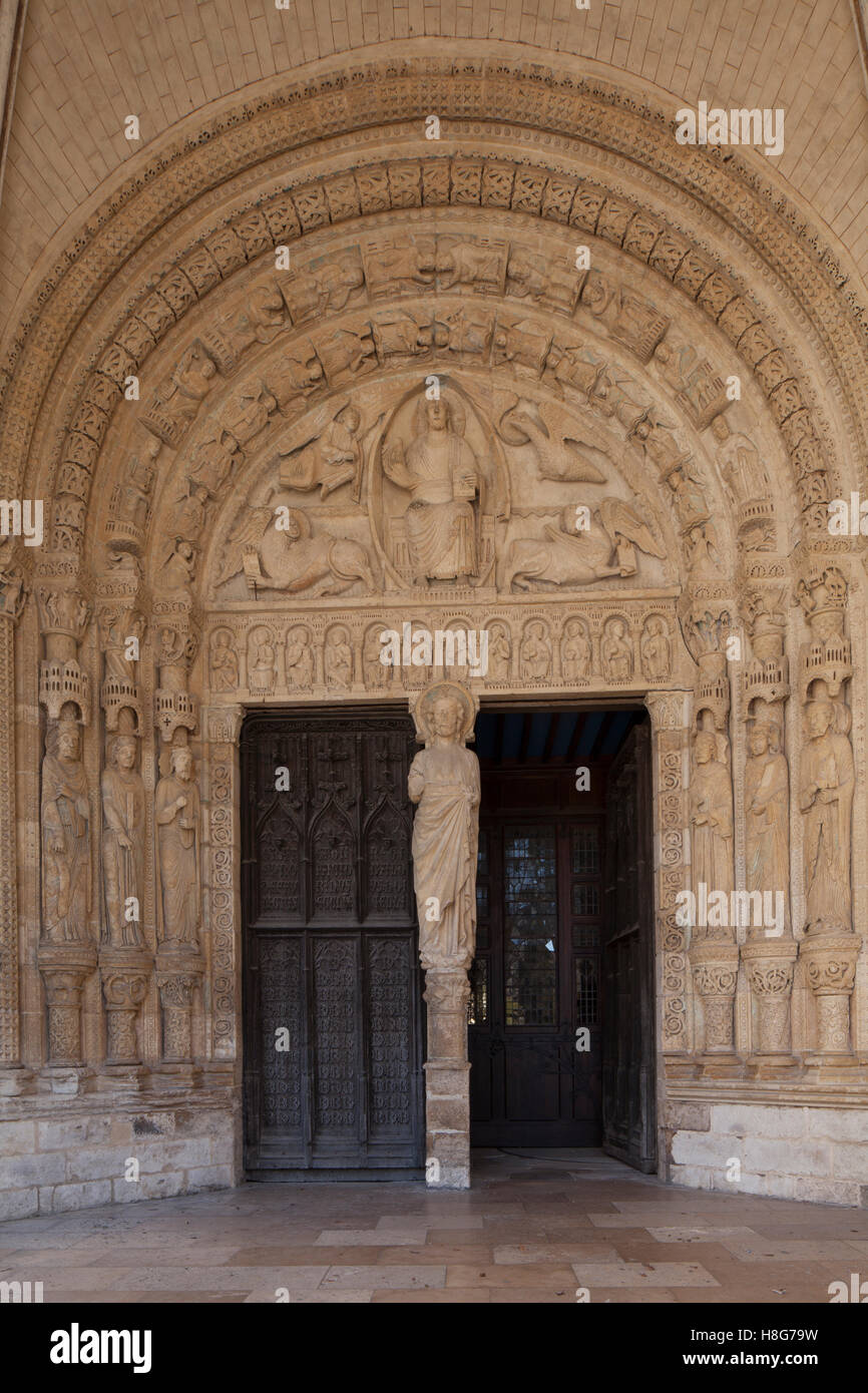 Porta sulla cattedrale di Bourges o la Cattedrale di Saint Etienne de Bourges nella città di Bourges, Francia. Foto Stock