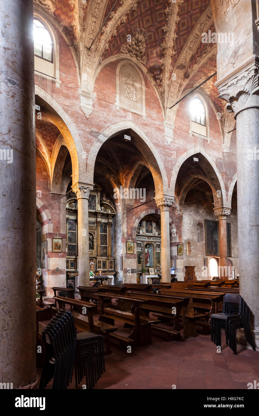 Chiesa San Michele in Cremona, Italia. La chiesa ha le sue origini nel VII secolo. Foto Stock