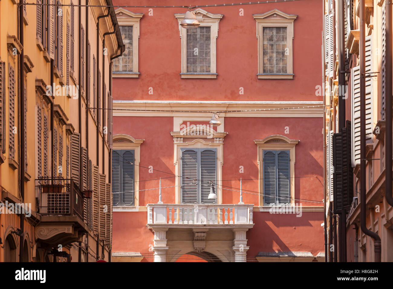 Colorate facciate Casa Modena, Italia. Foto Stock