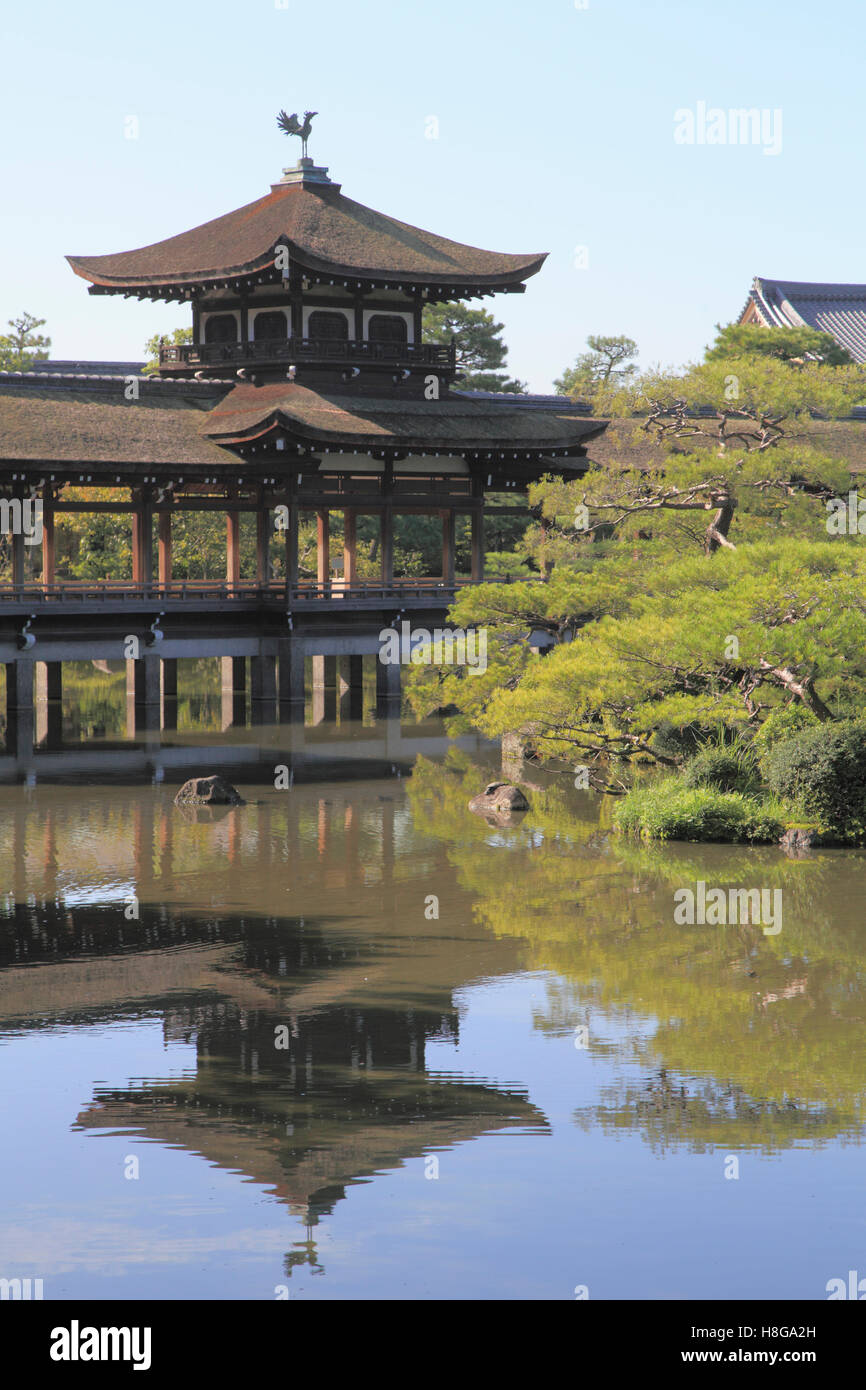 Giappone, Kyoto, Santuario Heian, giardino, bridge Foto Stock