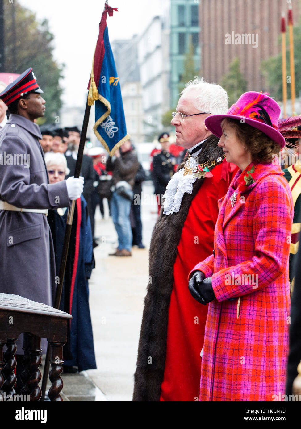 Londra, Regno Unito. Il 12 novembre 2016. Il nuovo signore sindaco, Dr Andrew Parmley e sua moglie Wendy, la nuova Signora Sindaco. L annuale Lord Mayor la mostra si svolge nella città di Londra. Credito: Bettina Strenske/Alamy Live News Foto Stock