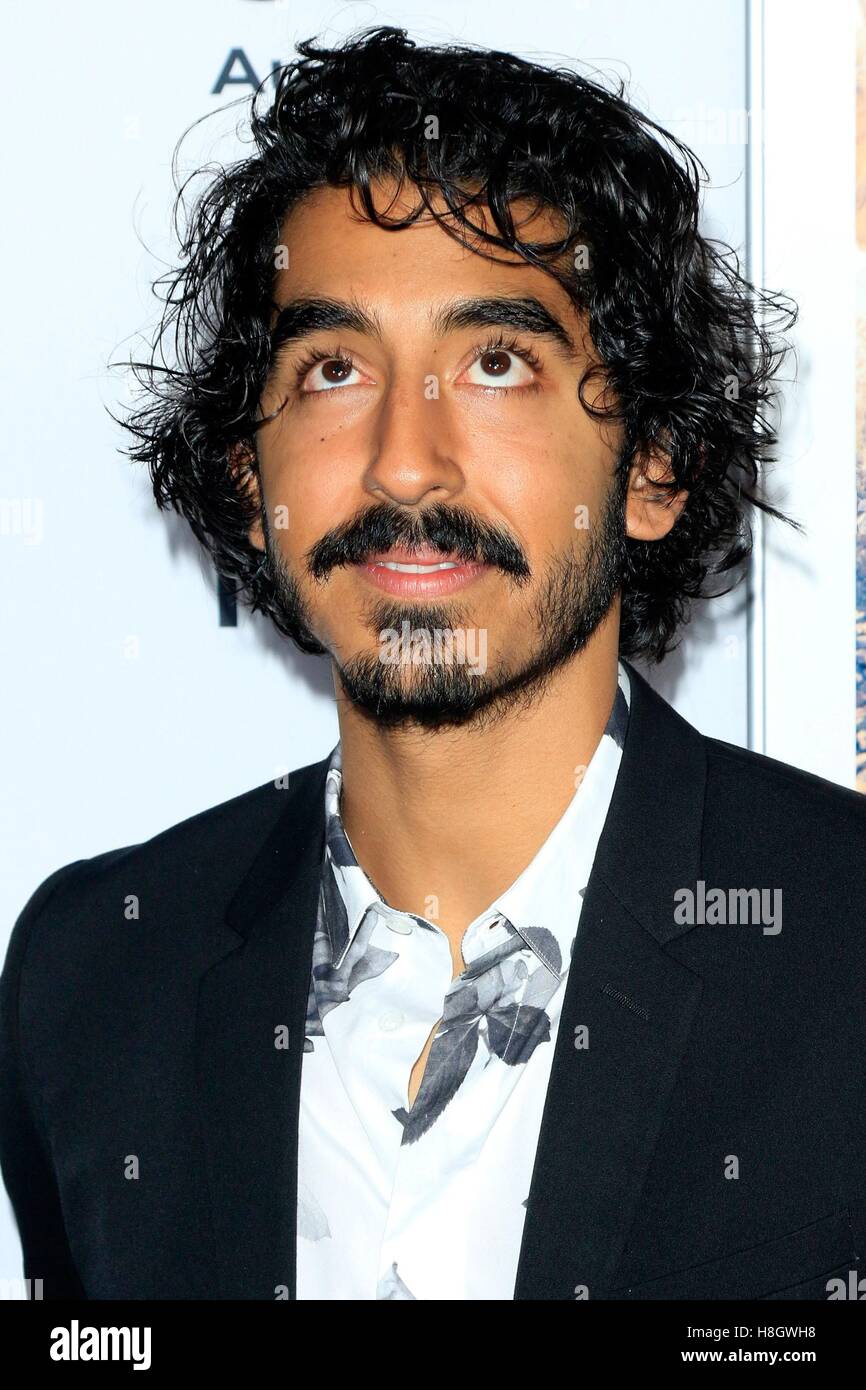 Los Angeles, CA, Stati Uniti d'America. Xi Nov, 2016. Dev Patel presso gli arrivi per lo screening di Lion a AFI FEST 2016 presentato da Audi, Cinese TCL 6 teatri (in precedenza Grauman's), Los Angeles, CA Novembre 11, 2016. © Priscilla concedere/Everett raccolta/Alamy Live News Foto Stock