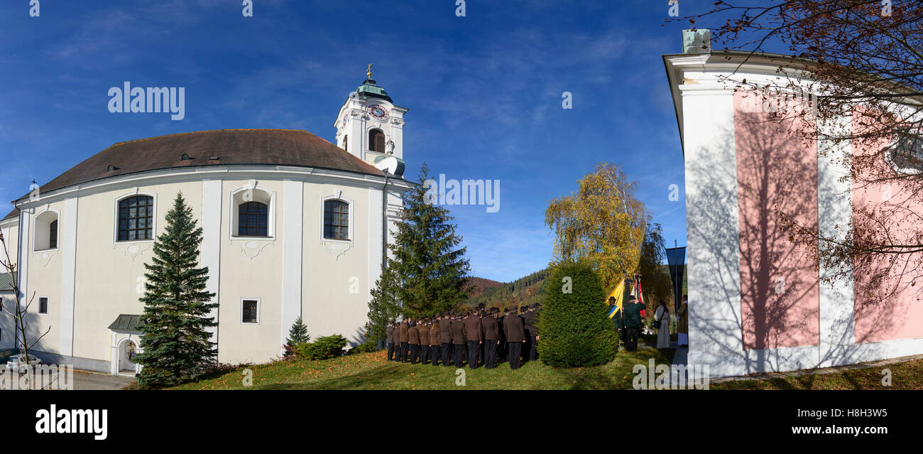 Im Bergern Dunkelsteinerwald: chiesa di pellegrinaggio di Maria Langegg, commemorazione dei morti al giorno di Ognissanti, Wachau, Niederös Foto Stock