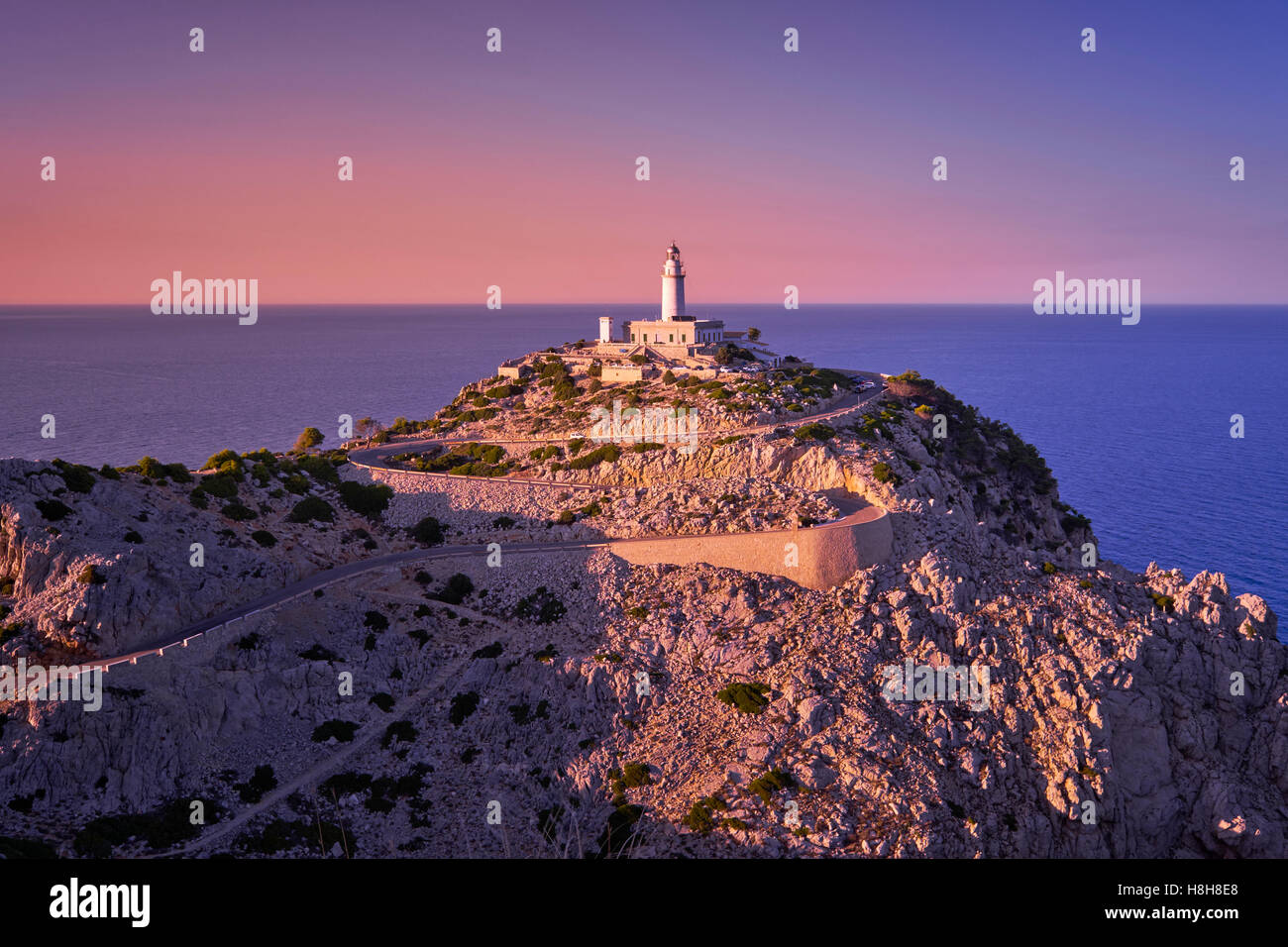 Faro di capo Formentor. Montagne Tramontana, Maiorca, Spagna Foto Stock