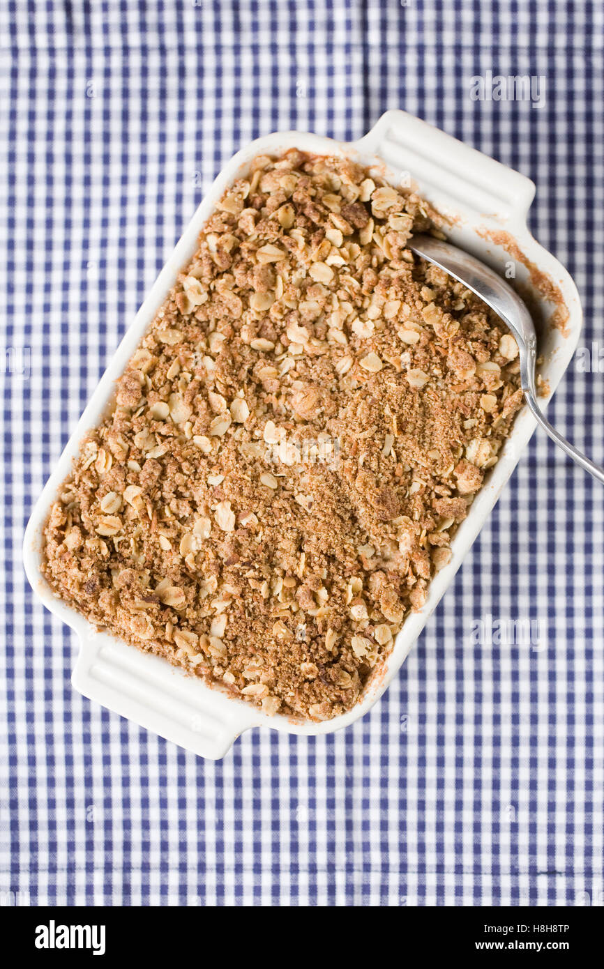 Apple Crumble su un sfondo selezionata. Foto Stock