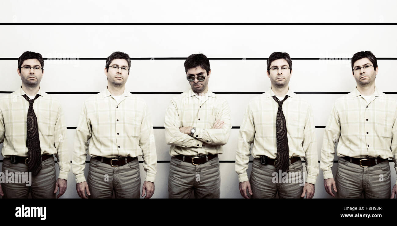 Lineup di polizia di cloni maschio Foto Stock