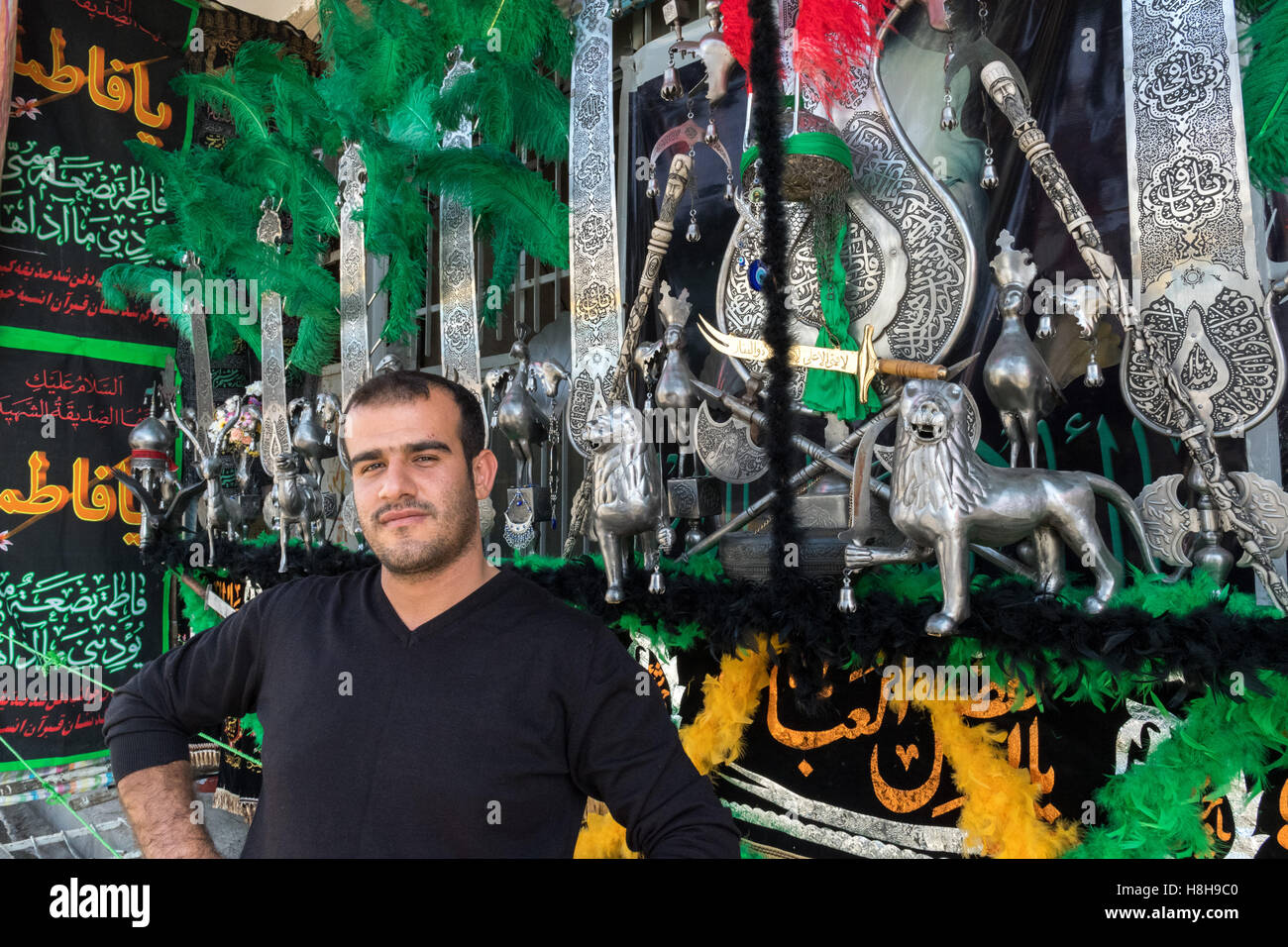 6 Muharram, uomo Con Alam, Hasar Kharvan Foto Stock