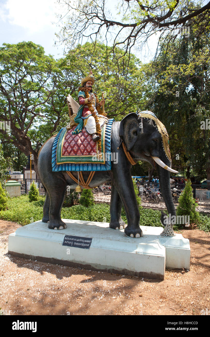 Statua di re Karikala Chola su un elefante al Grand Anicut Memorial Park,l'India. Foto Stock