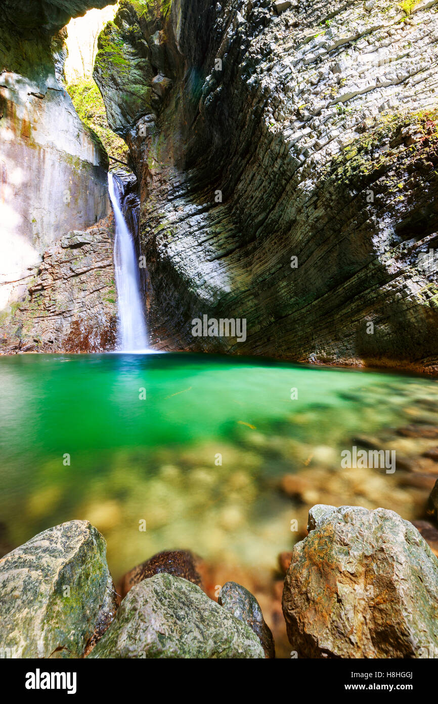 Bella cascata Kozjak, il parco nazionale del Triglav, Slovenia Foto Stock