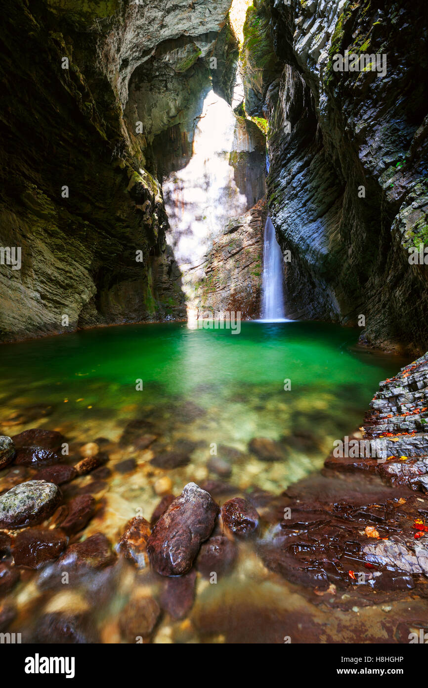 Bella cascata Kozjak, il parco nazionale del Triglav, Slovenia Foto Stock