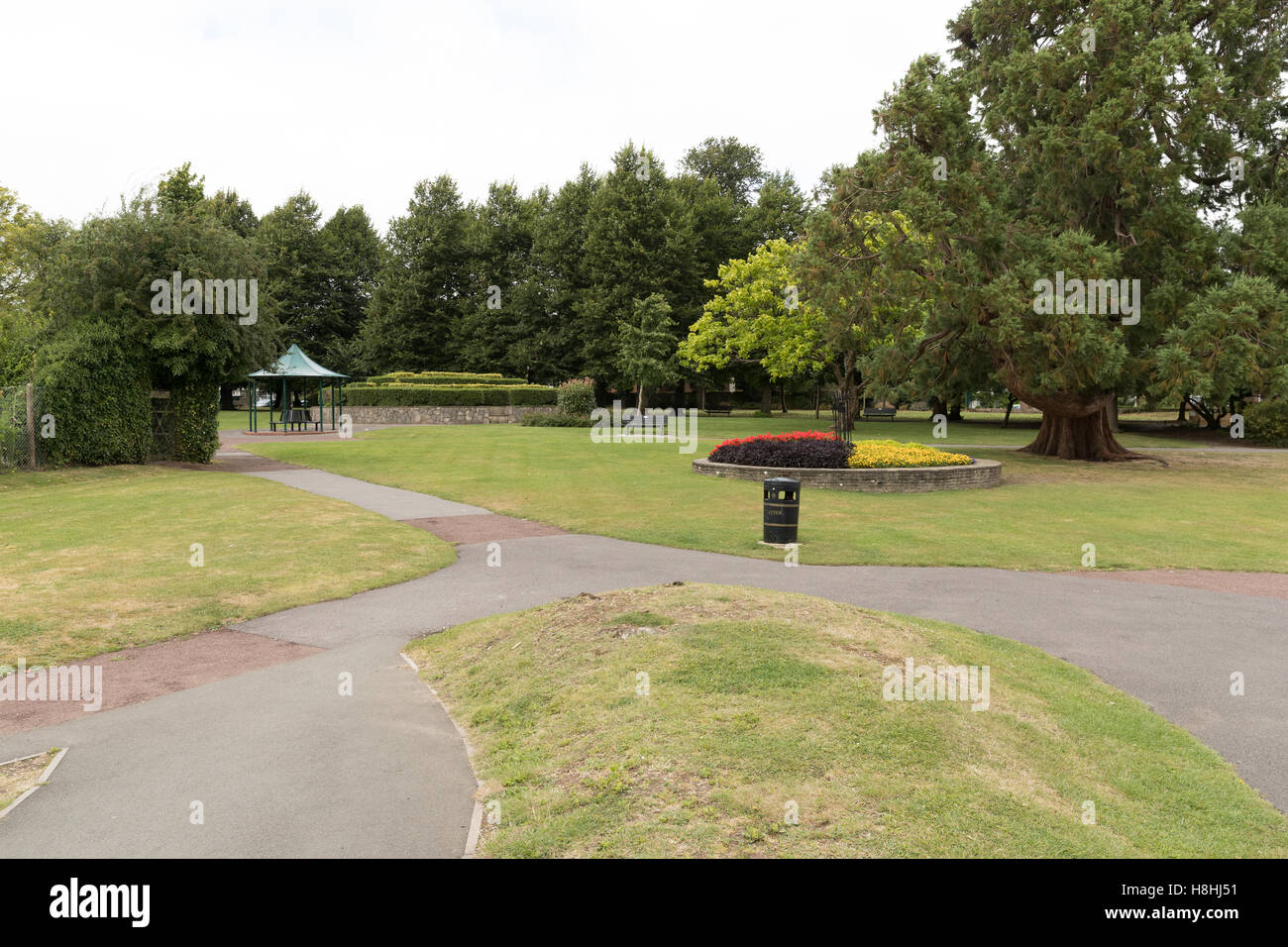 Una vista sui giardini pubblici nella città di Alton park in Hampshire. Foto Stock