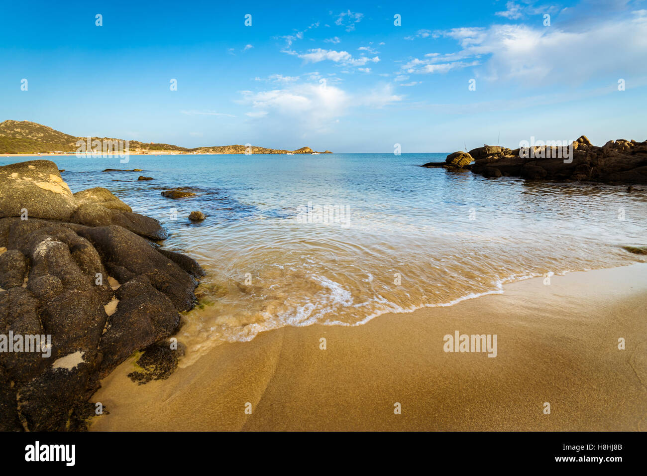 Il mare e le spiagge incontaminate di Chia, l'isola di Sardegna, Italia. Foto Stock