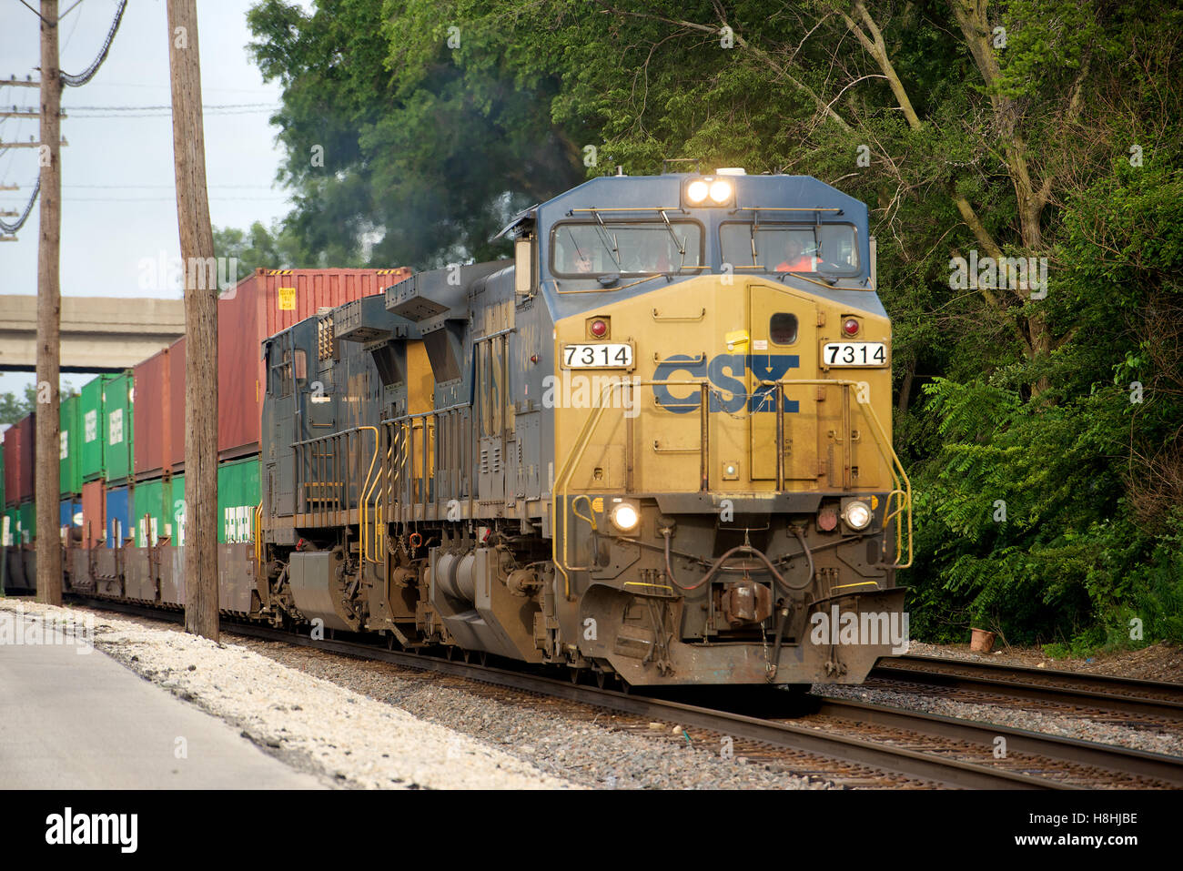 CSX contenitore Double-Stack Treno in avvicinamento Rochelle, Illinois, Stati Uniti d'America Foto Stock
