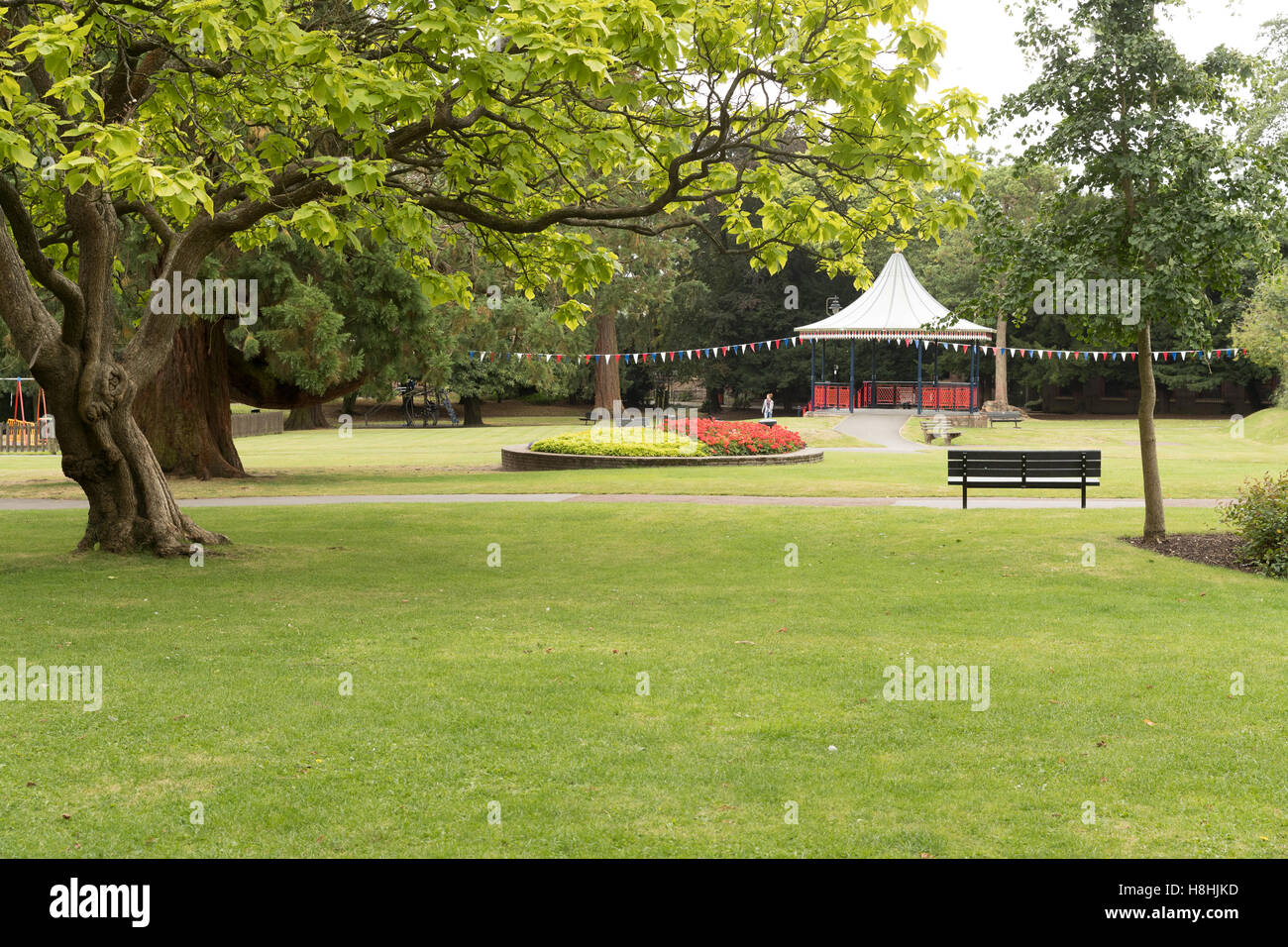 Una vista sui giardini pubblici nella città di Alton park in Hampshire. Foto Stock